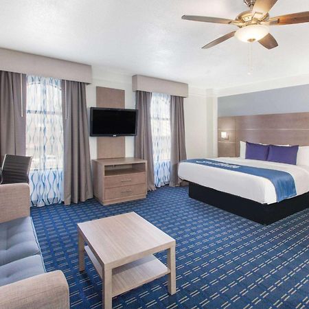 Days Inn & Suites By Wyndham Webster Nasa-Clearlake-Houston Ngoại thất bức ảnh