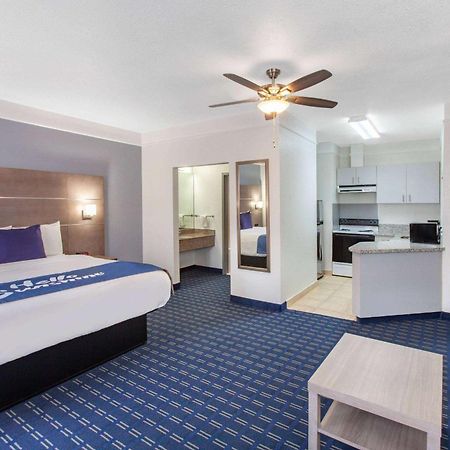 Days Inn & Suites By Wyndham Webster Nasa-Clearlake-Houston Ngoại thất bức ảnh