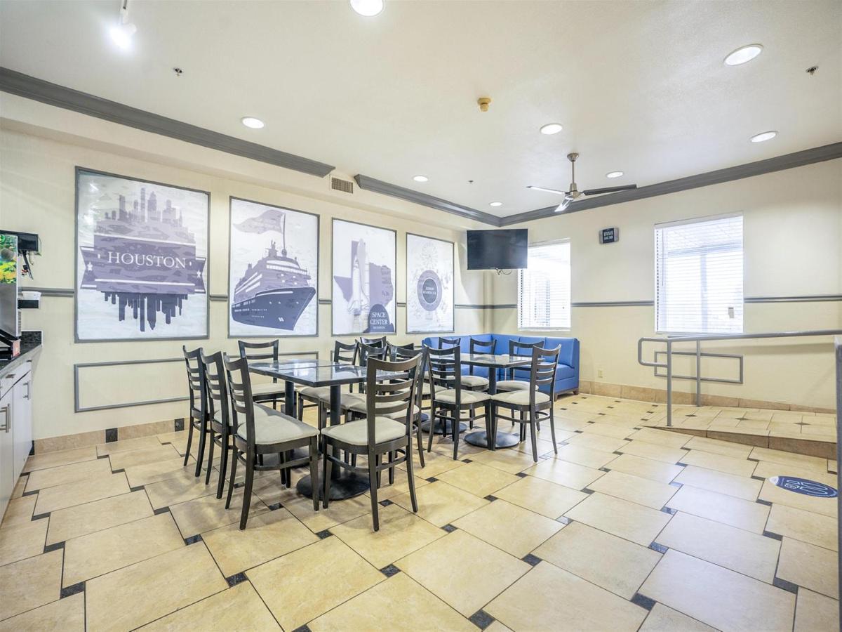 Days Inn & Suites By Wyndham Webster Nasa-Clearlake-Houston Ngoại thất bức ảnh