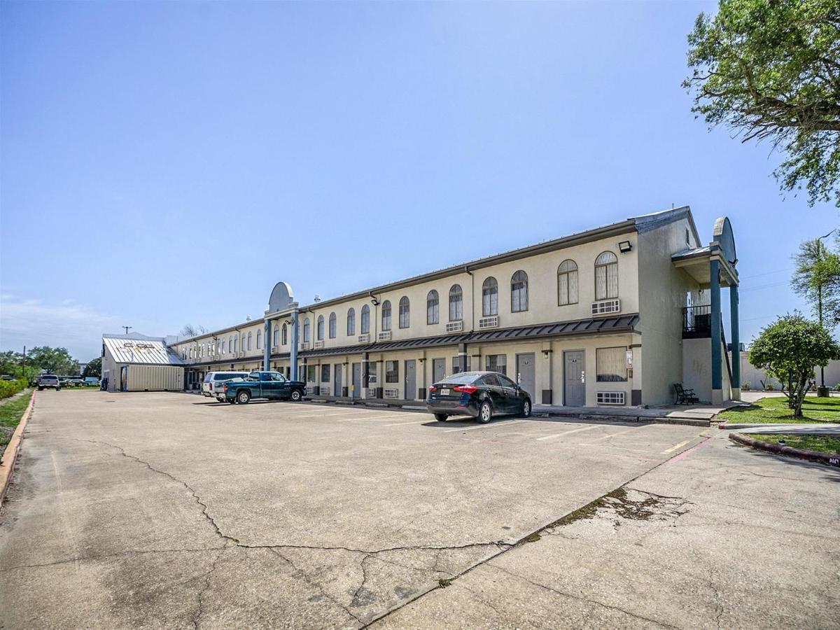 Days Inn & Suites By Wyndham Webster Nasa-Clearlake-Houston Ngoại thất bức ảnh