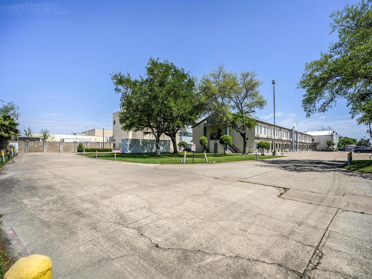 Days Inn & Suites By Wyndham Webster Nasa-Clearlake-Houston Ngoại thất bức ảnh