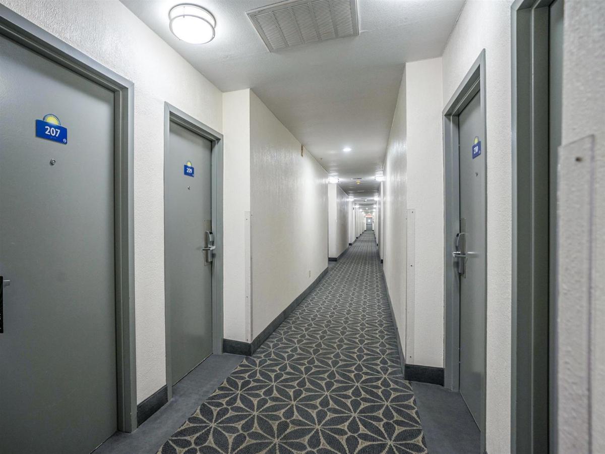 Days Inn & Suites By Wyndham Webster Nasa-Clearlake-Houston Ngoại thất bức ảnh