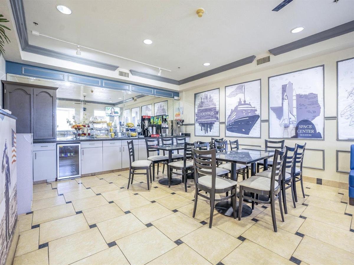Days Inn & Suites By Wyndham Webster Nasa-Clearlake-Houston Ngoại thất bức ảnh