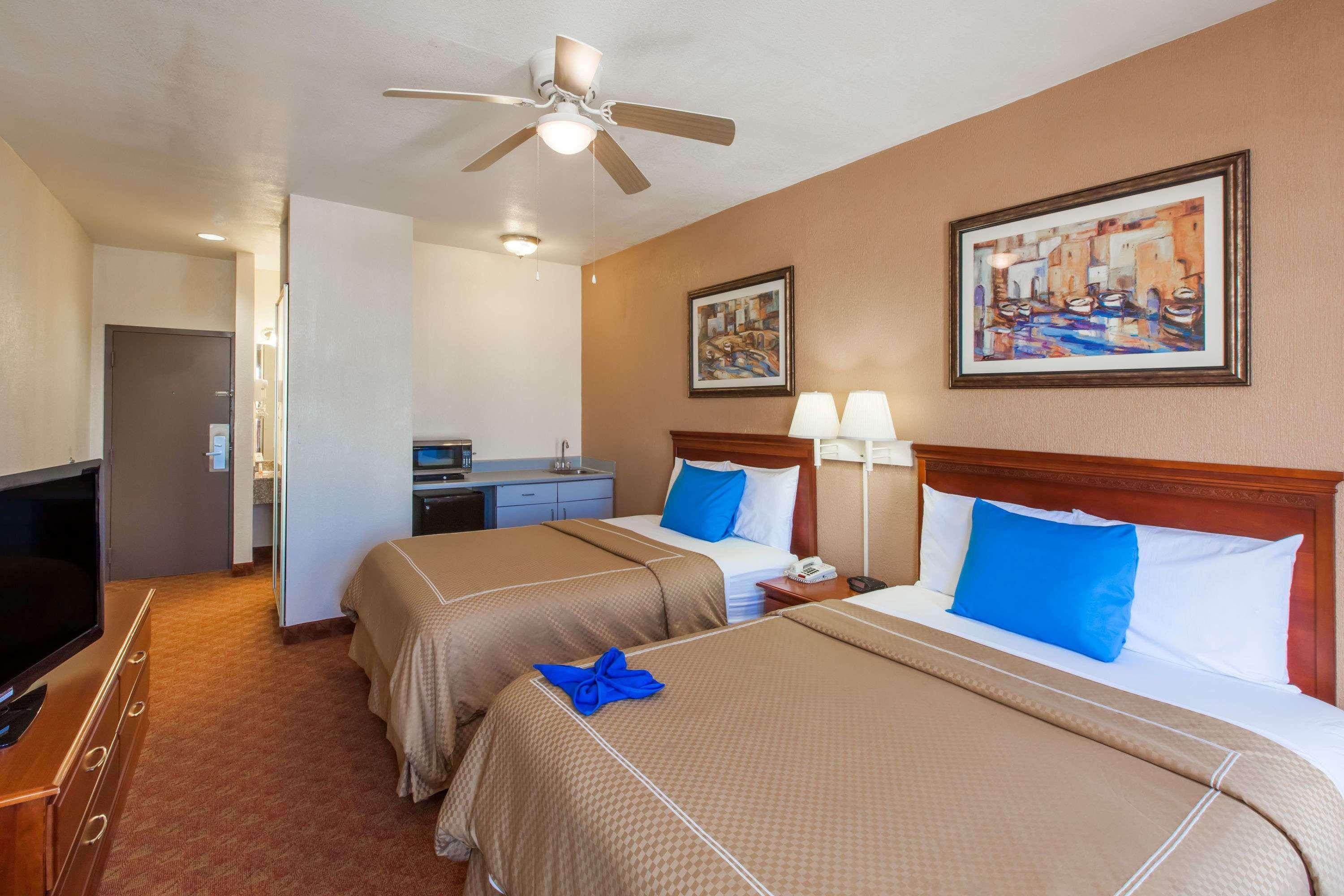 Days Inn & Suites By Wyndham Webster Nasa-Clearlake-Houston Ngoại thất bức ảnh