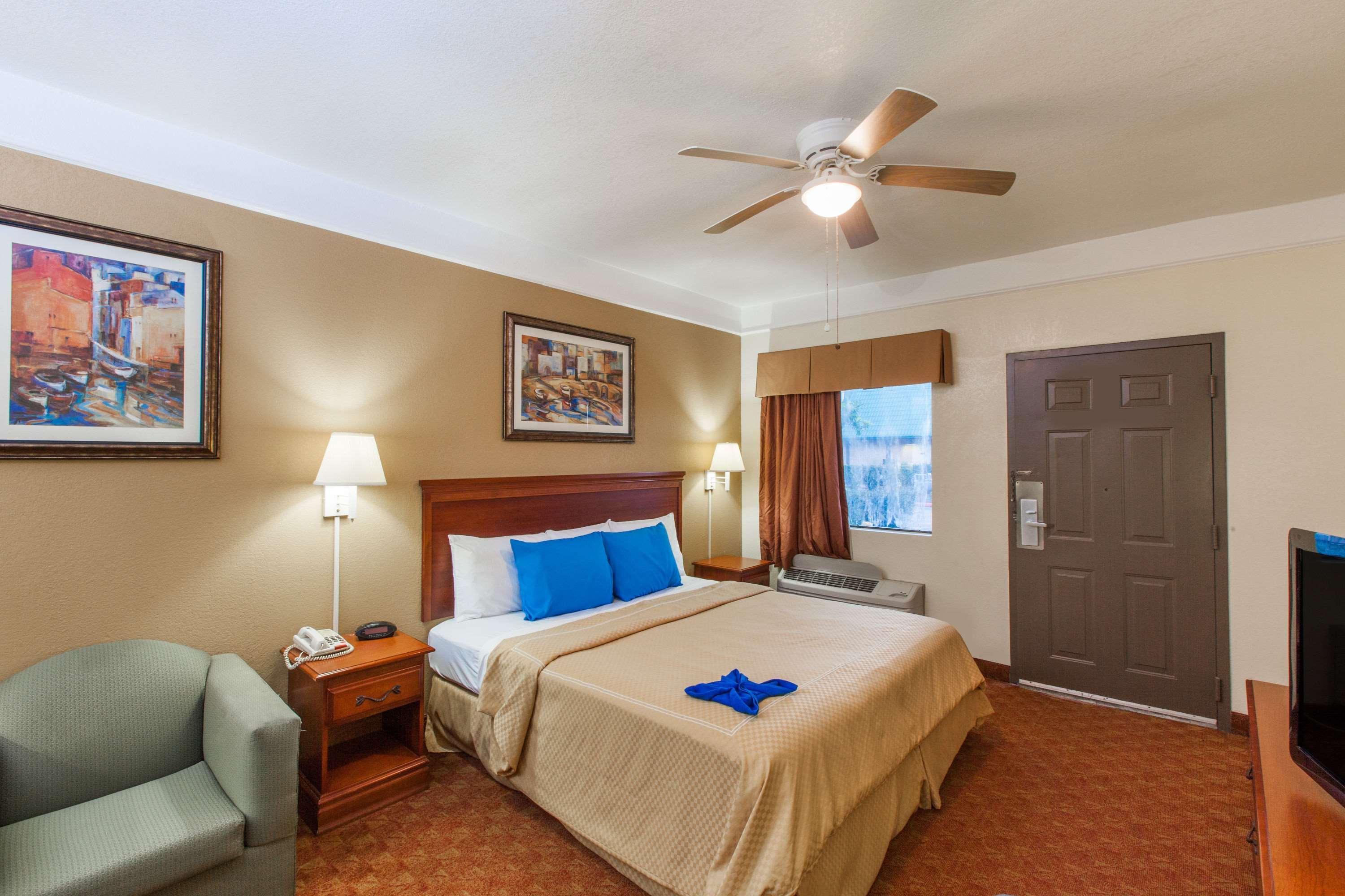 Days Inn & Suites By Wyndham Webster Nasa-Clearlake-Houston Ngoại thất bức ảnh