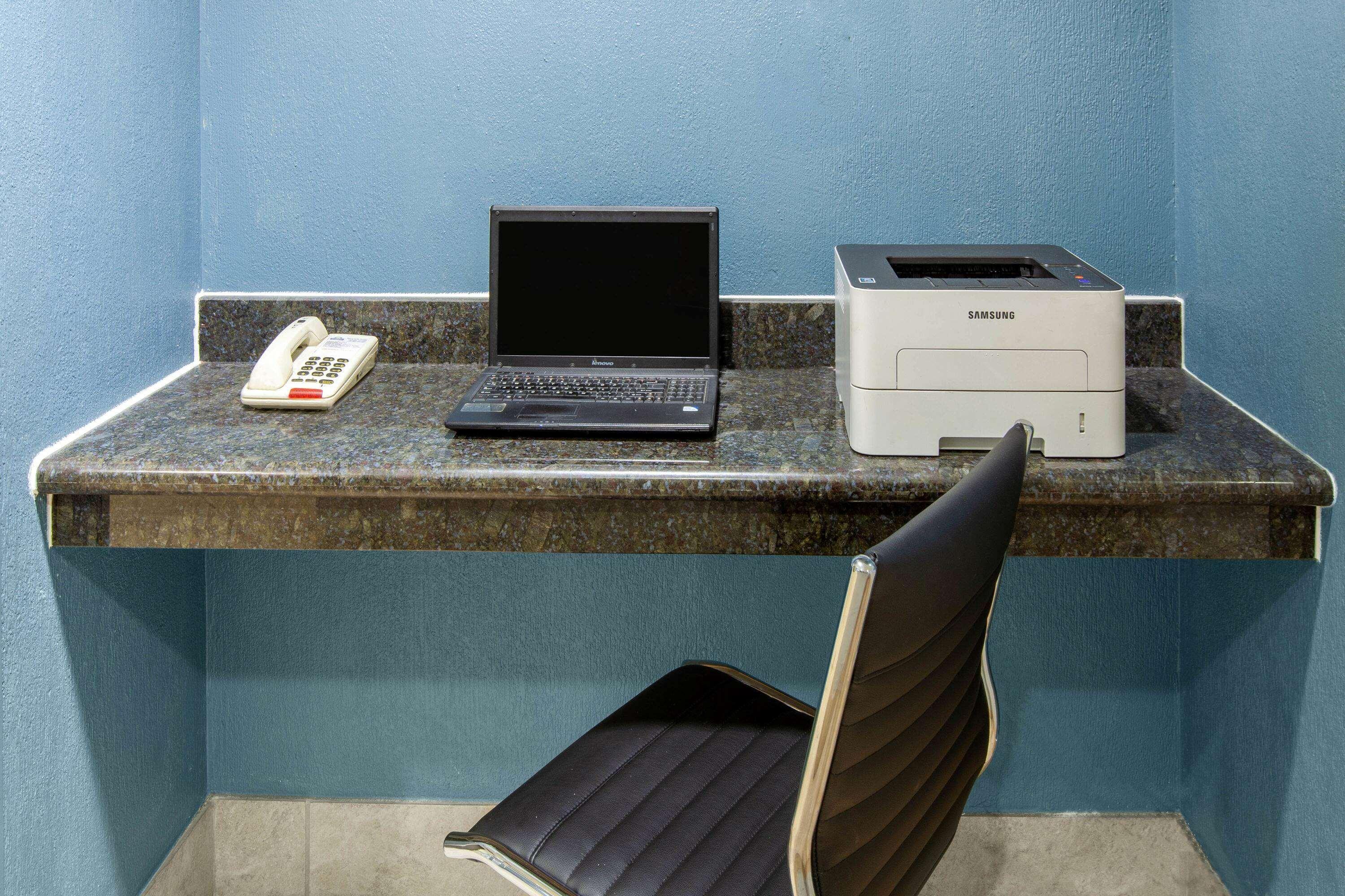 Days Inn & Suites By Wyndham Webster Nasa-Clearlake-Houston Ngoại thất bức ảnh