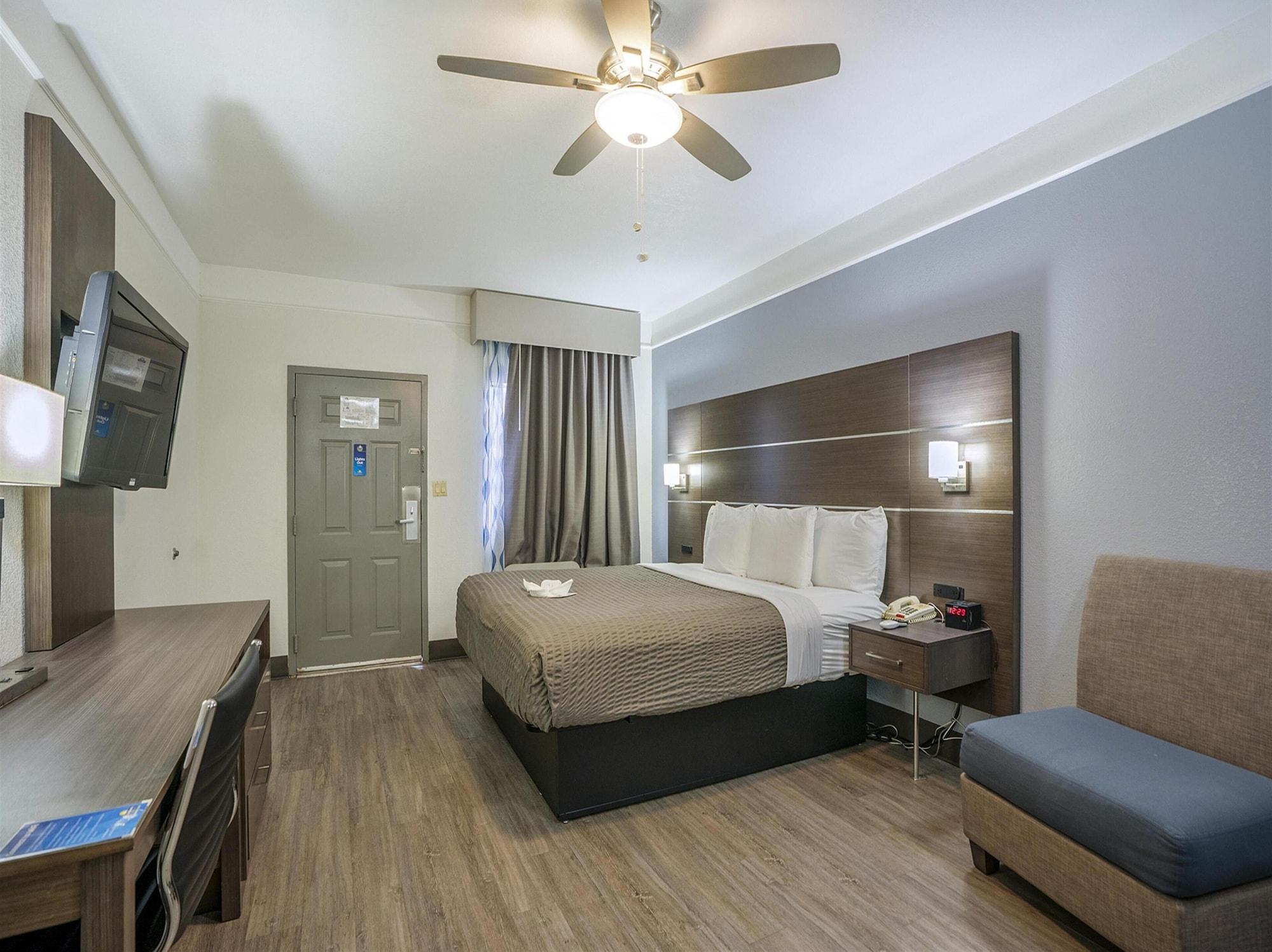 Days Inn & Suites By Wyndham Webster Nasa-Clearlake-Houston Ngoại thất bức ảnh