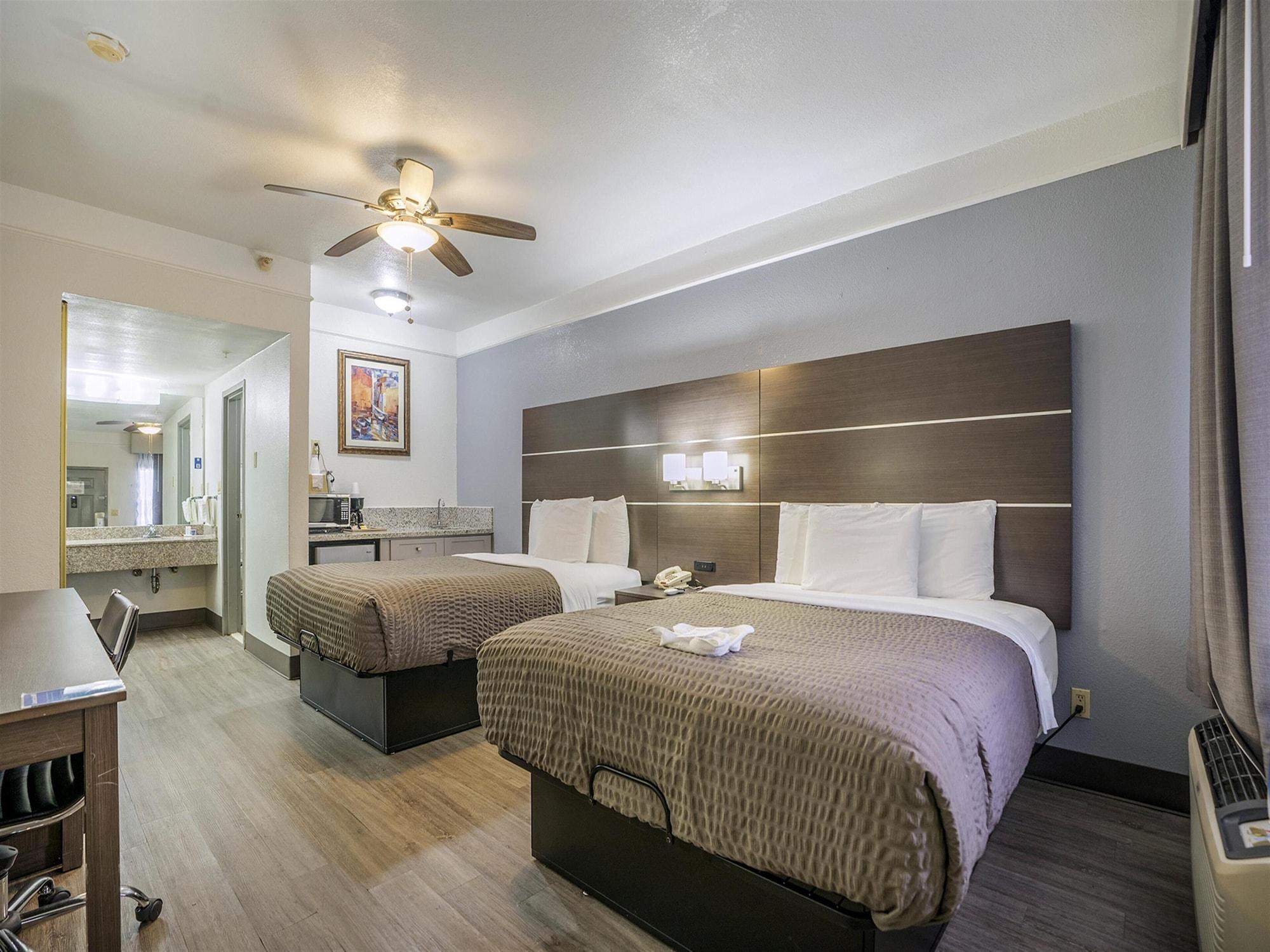 Days Inn & Suites By Wyndham Webster Nasa-Clearlake-Houston Ngoại thất bức ảnh