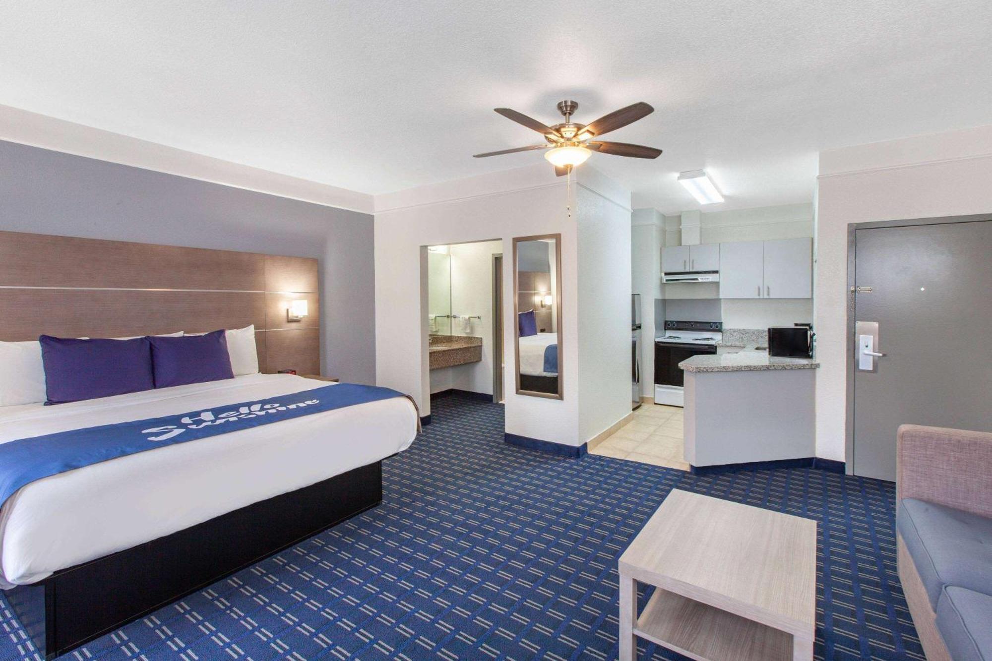 Days Inn & Suites By Wyndham Webster Nasa-Clearlake-Houston Ngoại thất bức ảnh