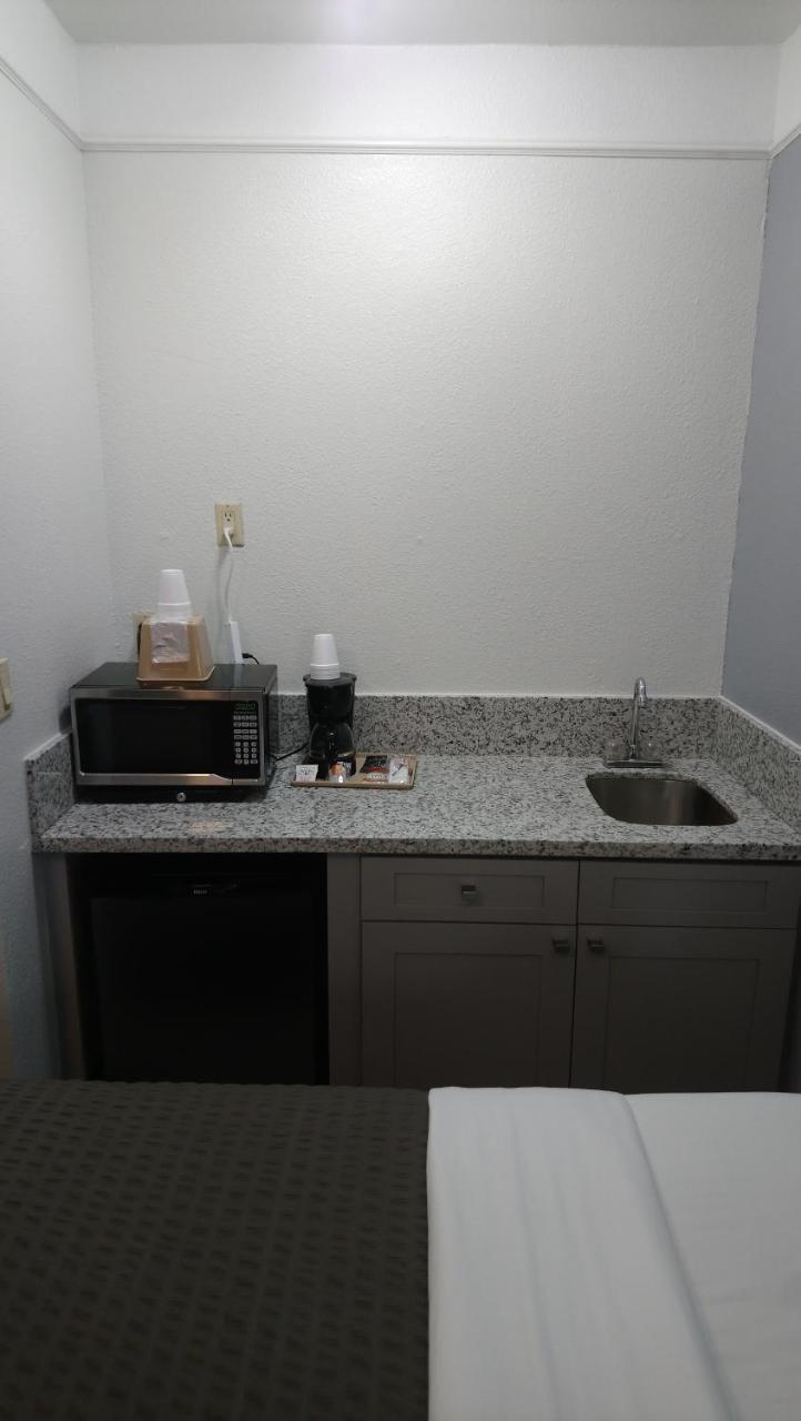 Days Inn & Suites By Wyndham Webster Nasa-Clearlake-Houston Ngoại thất bức ảnh